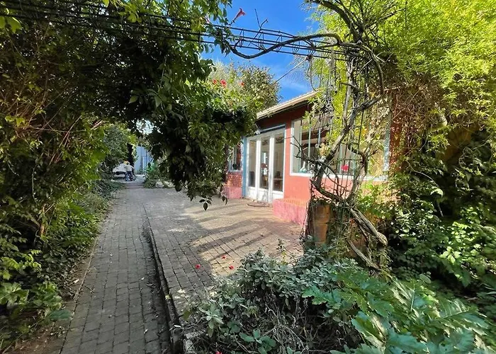 Charmante Maison Dans Jardin, Calme, 55M2- 2Ch, Metro, Tres Proche Paris