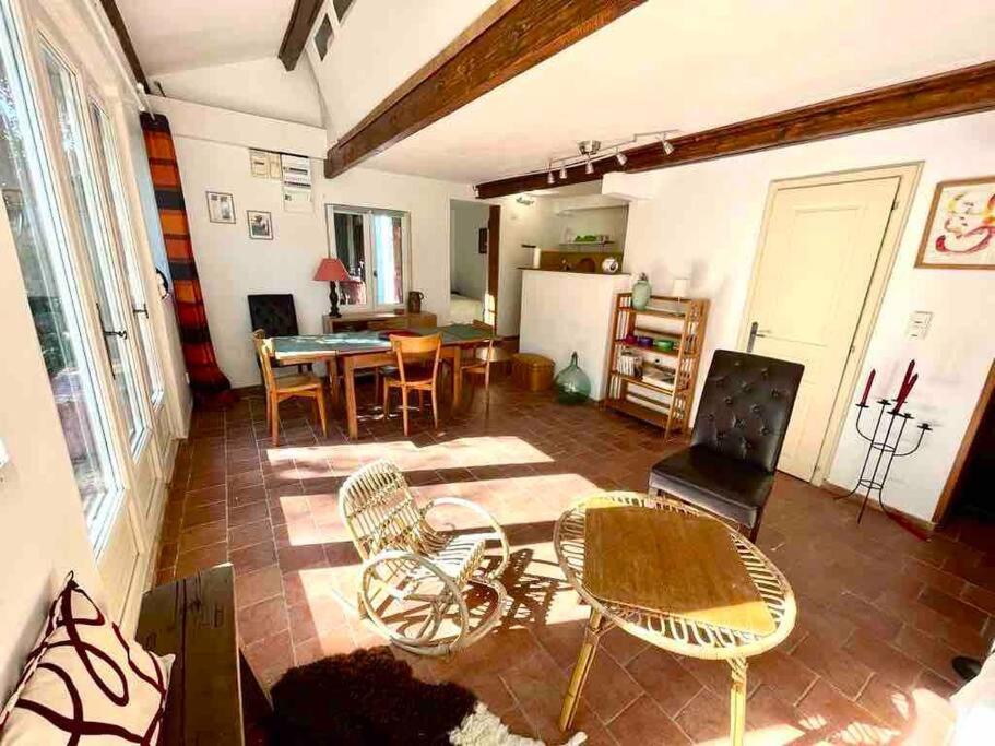 Charmante Maison Dans Jardin, Calme, 55m2- 2ch, Metro, Tres Proche Paris *