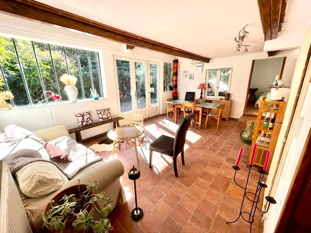 Apartment Charmante Maison Dans Jardin, Calme, 55m2- 2ch, Metro, Tres Proche Paris