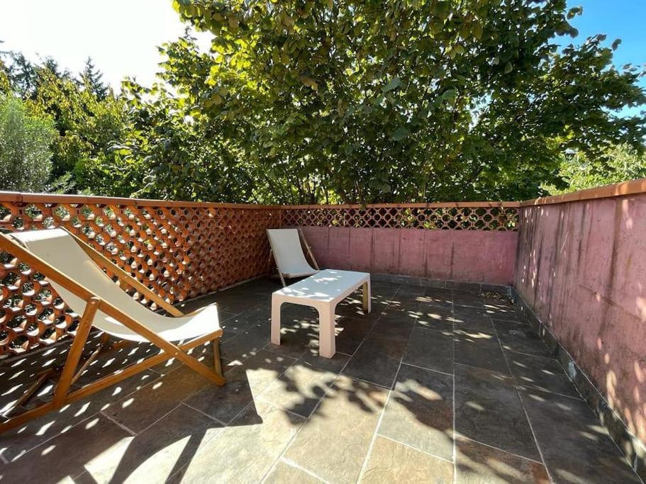 Charmante Maison Dans Jardin, Calme, 55m2- 2ch, Metro, Tres Proche Paris Apartment *